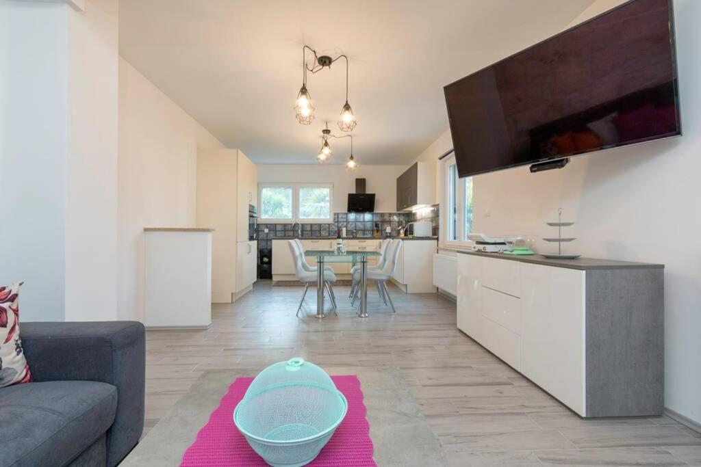 Apartmán Predivan Novouredeni U Blizini Mora *