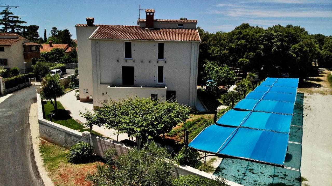 Predivan Novouredeni U Blizini Mora Banjole