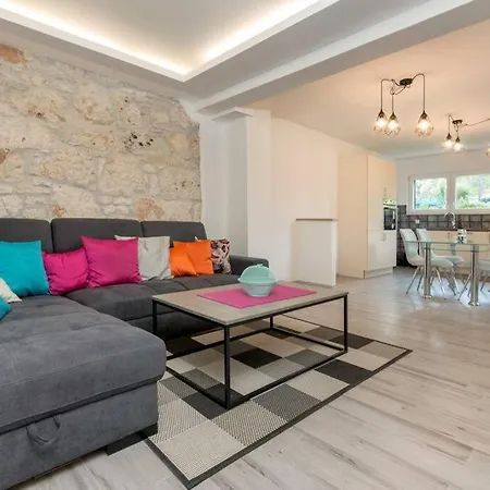 Predivan Novouredeni Apartman U Blizini Mora Banjole Exterior photo