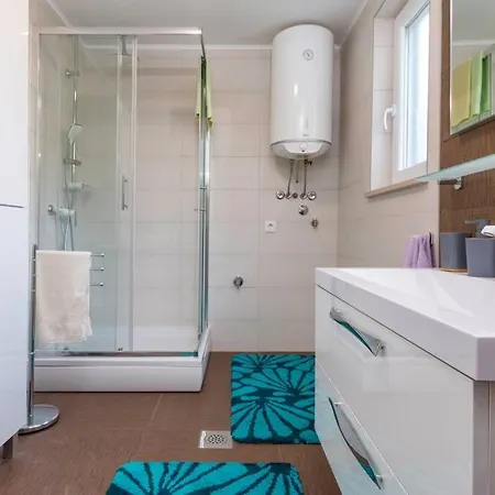 Predivan Novouredeni Apartman U Blizini Mora Banjole Exterior photo