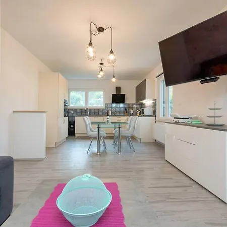 Predivan Novouredeni Apartman U Blizini Mora Banjole Exterior photo