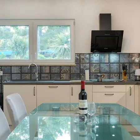 Predivan Novouredeni Apartman U Blizini Mora Banjole Exterior photo