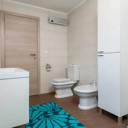 Predivan Novouredeni Apartman U Blizini Mora Banjole Exterior photo