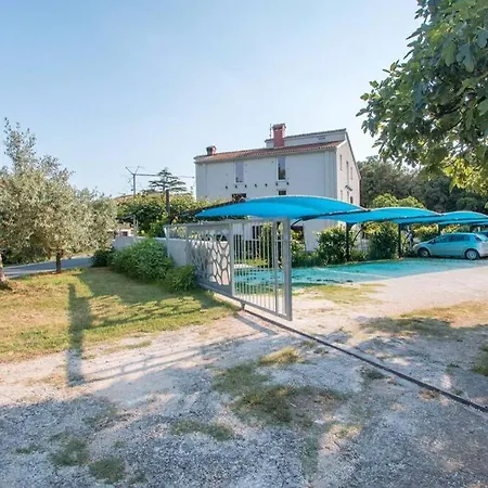 Predivan Novouredeni Apartman U Blizini Mora Banjole Exterior photo